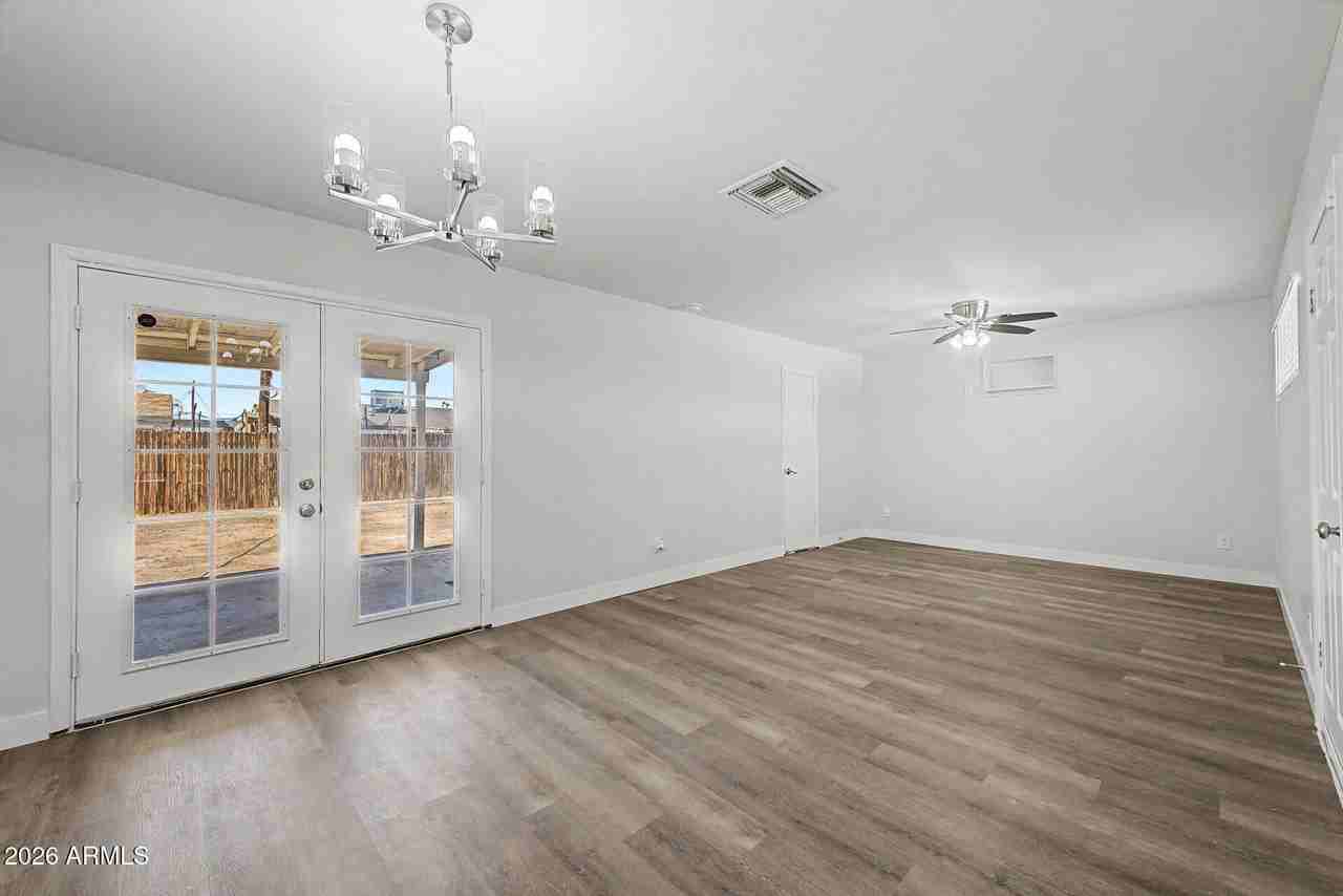 4214 W Lewis Ave - Photo 5 of 31