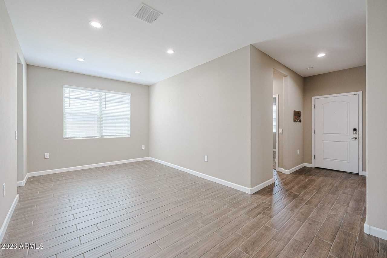 30897 W Catalina Dr - Photo 4 of 38