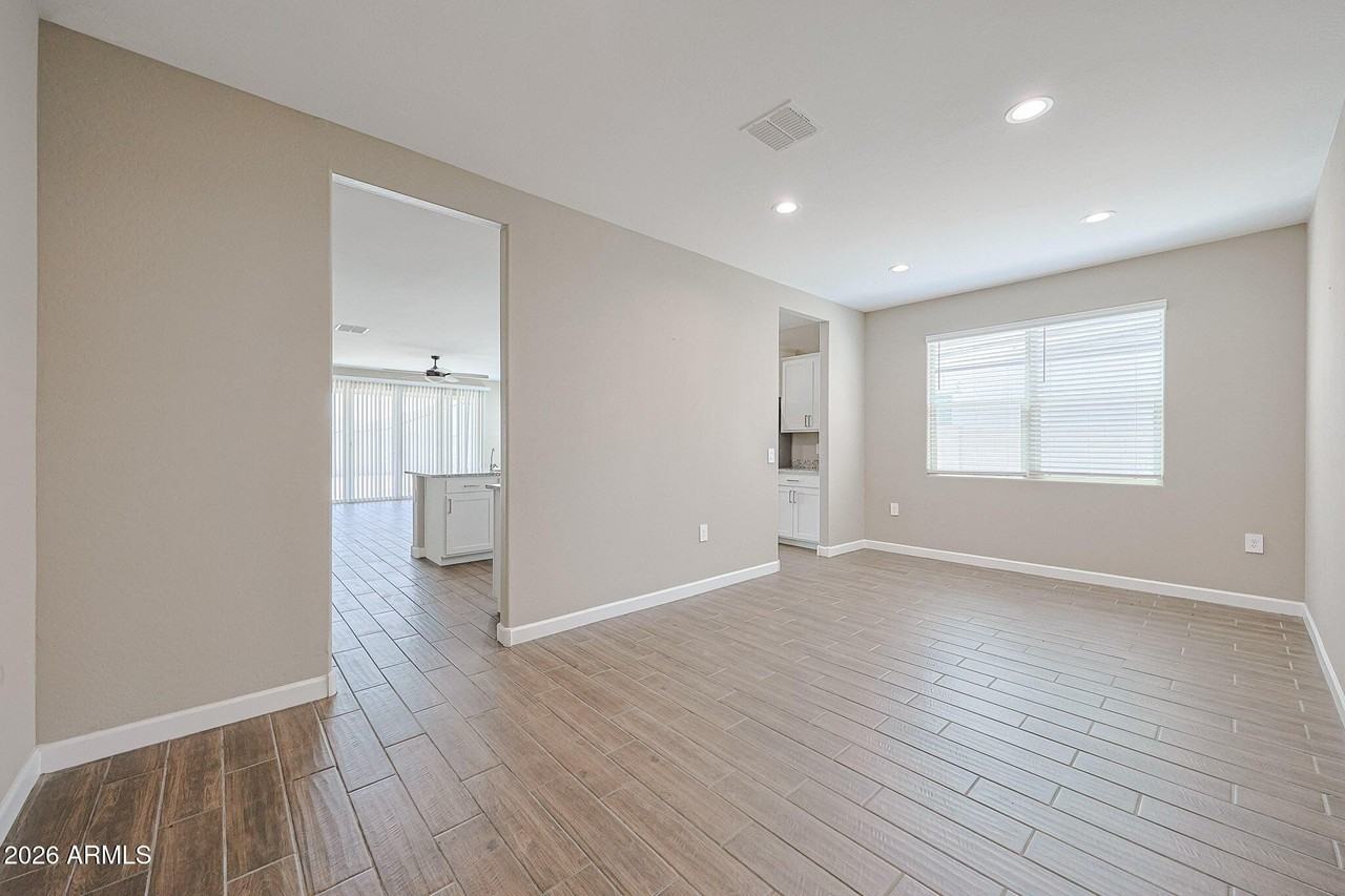 30897 W Catalina Dr - Photo 5 of 38