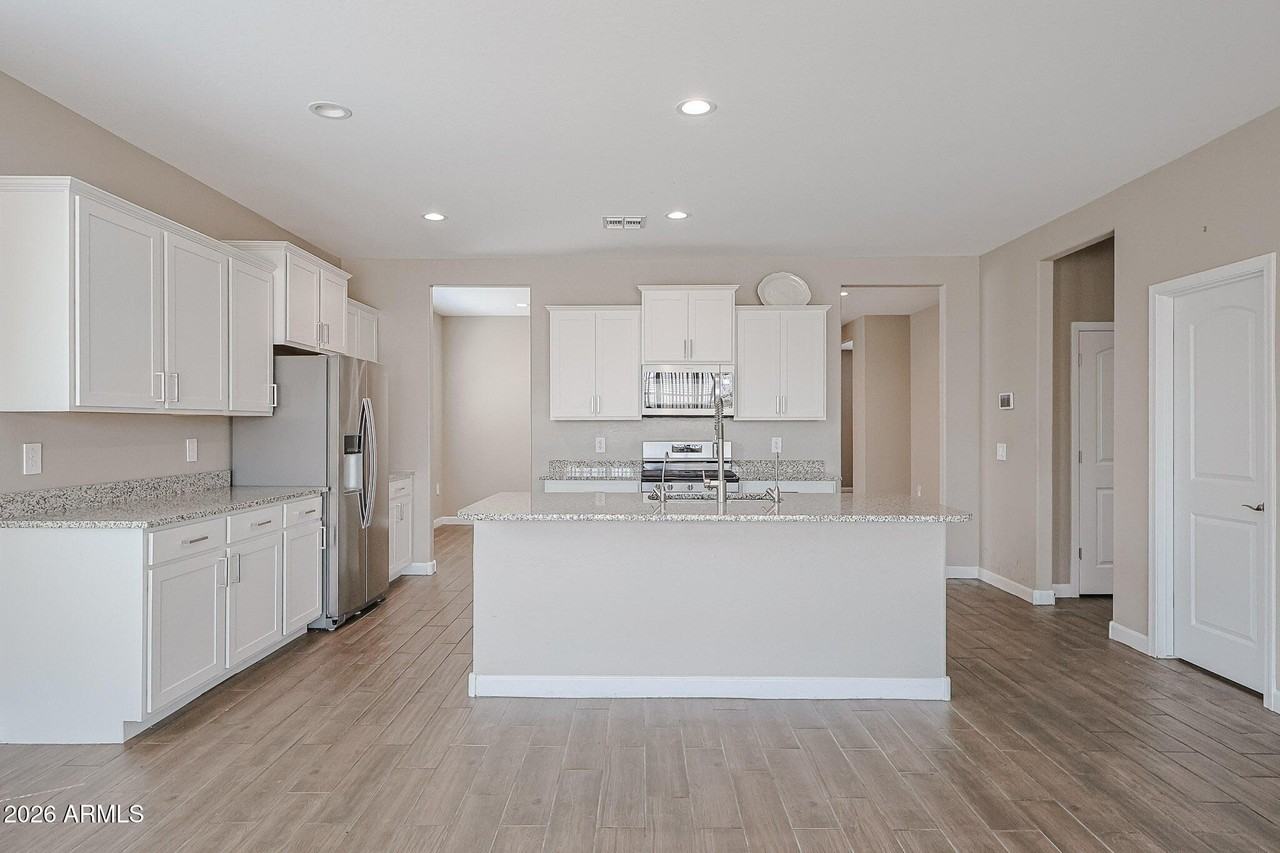 30897 W Catalina Dr - Photo 6 of 38