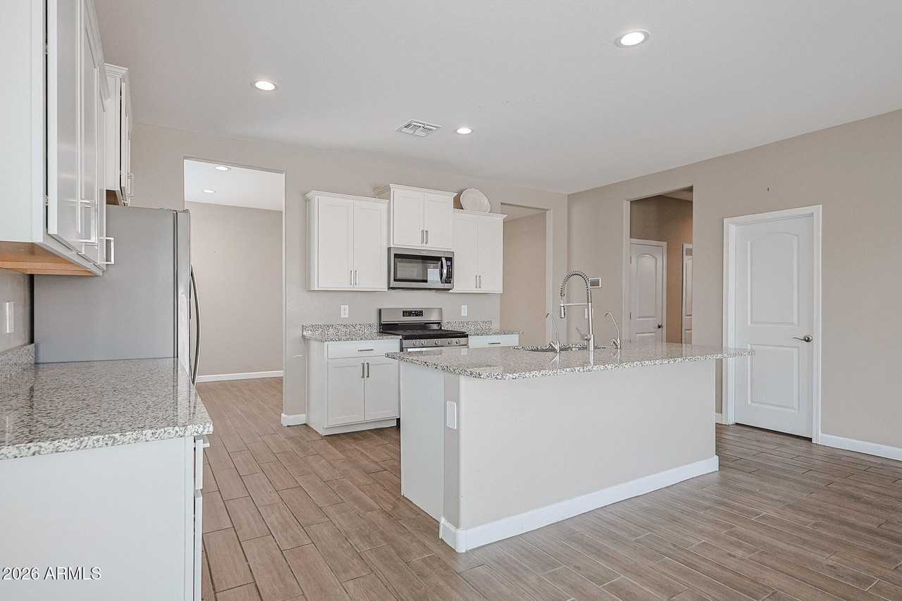 30897 W Catalina Dr - Photo 7 of 38