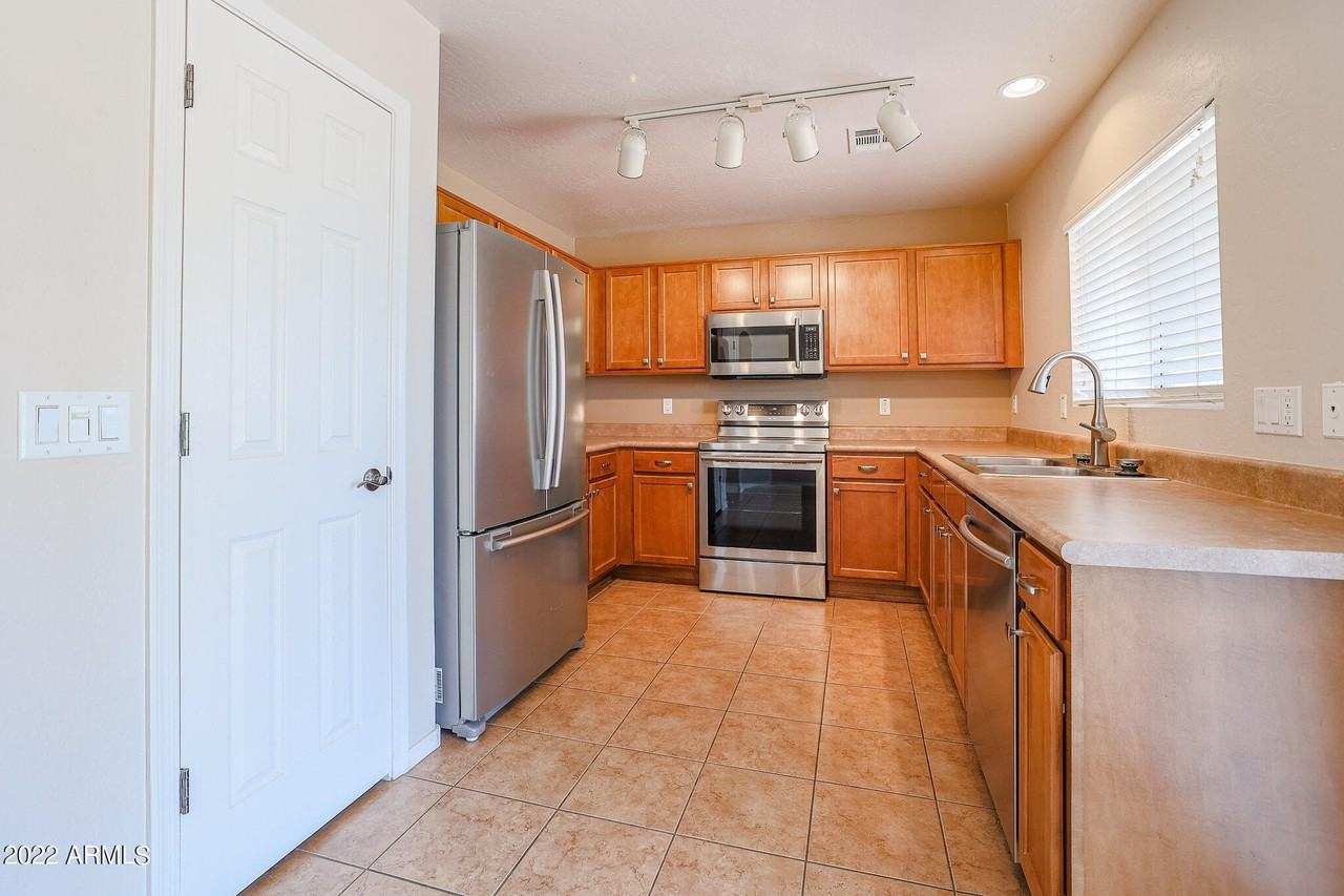 23339 W Twilight Trl - Photo 4 of 22