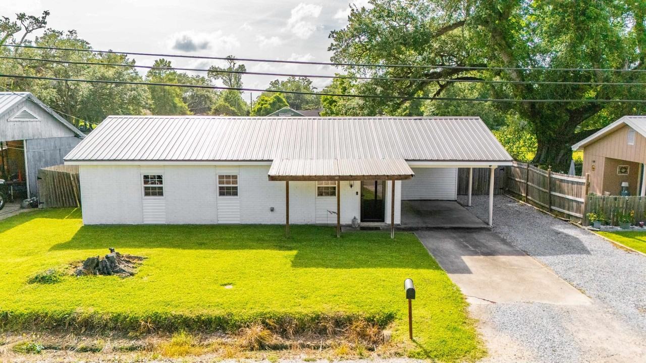 107 Half Oak Dr - Photo 2 of 12