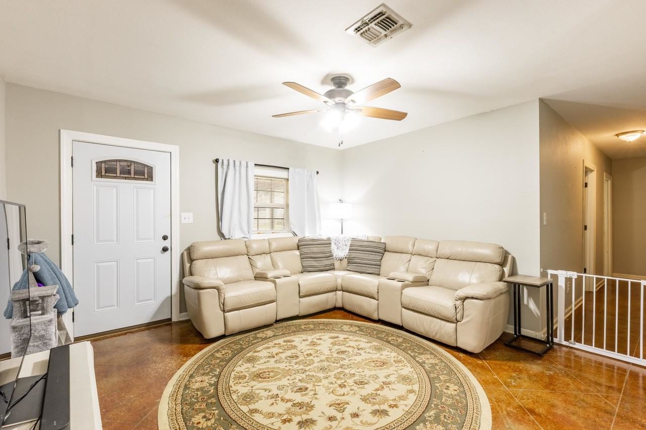 107 Half Oak Dr - Photo 4 of 12