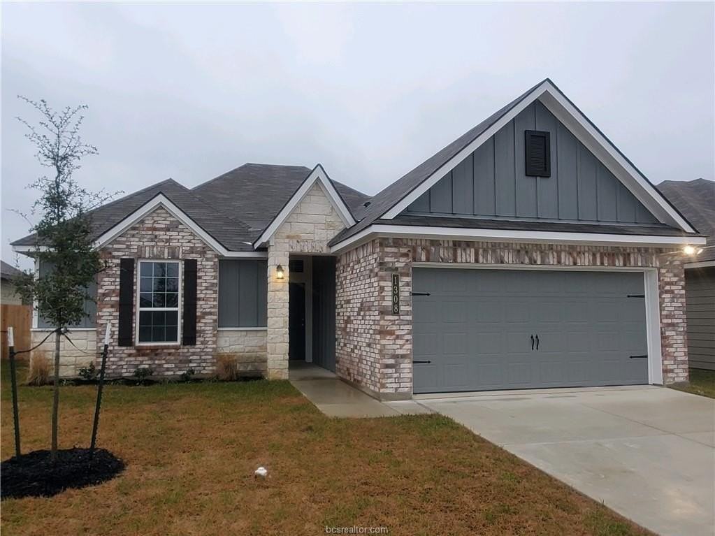 1308 Kingsgate Dr - Photo 2 of 17