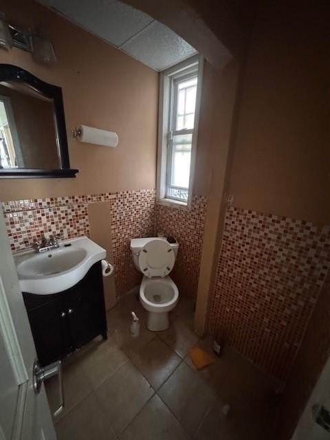 545 92nd St - Photo 4 of 5