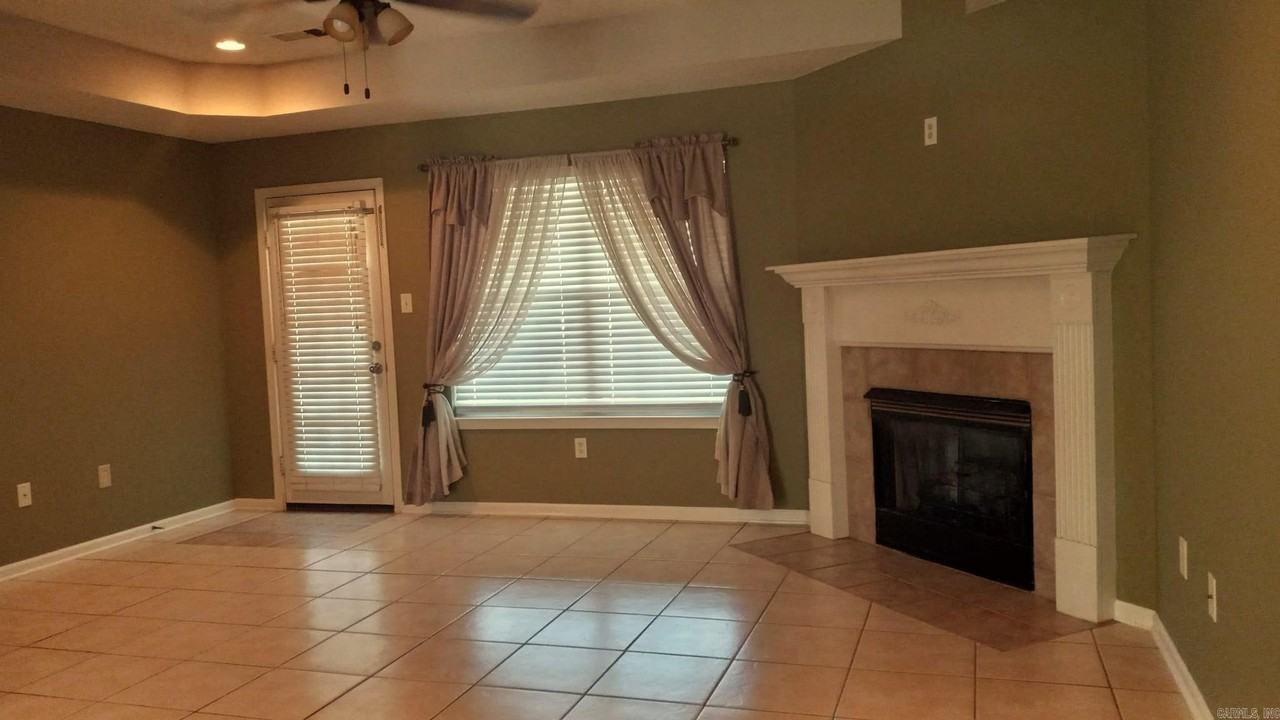 2225 Redwood - Photo 3 of 13