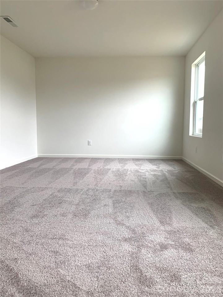 4917 Staffordshire Ln - Photo 6 of 13