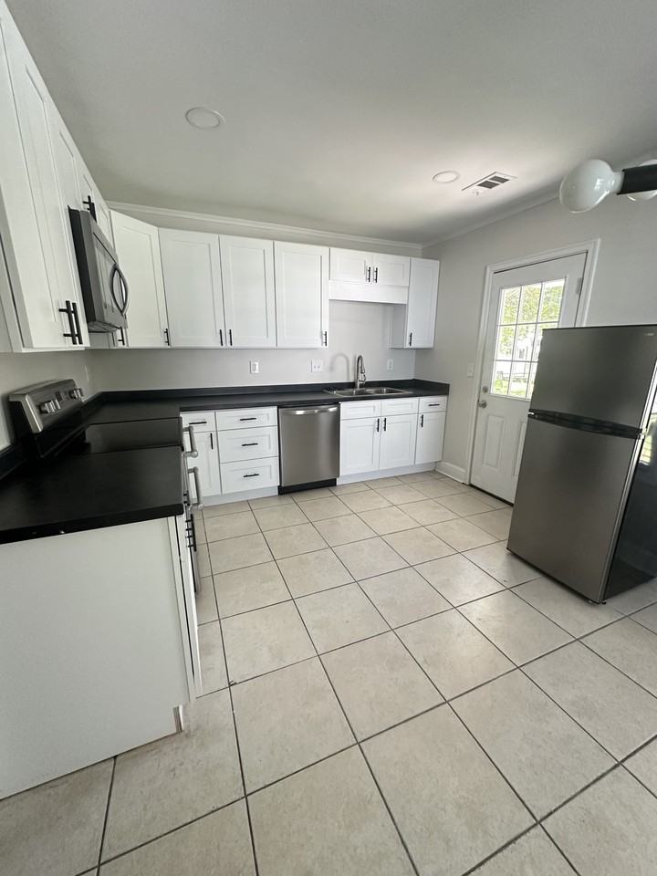 311 E 57th St #1 - Photo 7 of 25