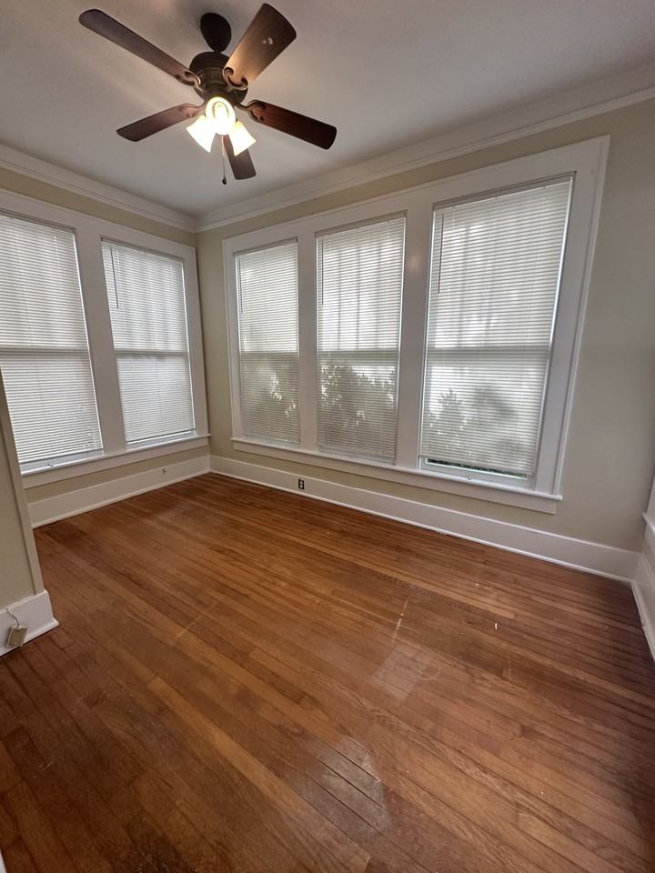 441 E 49th St #1 - Photo 3 of 17
