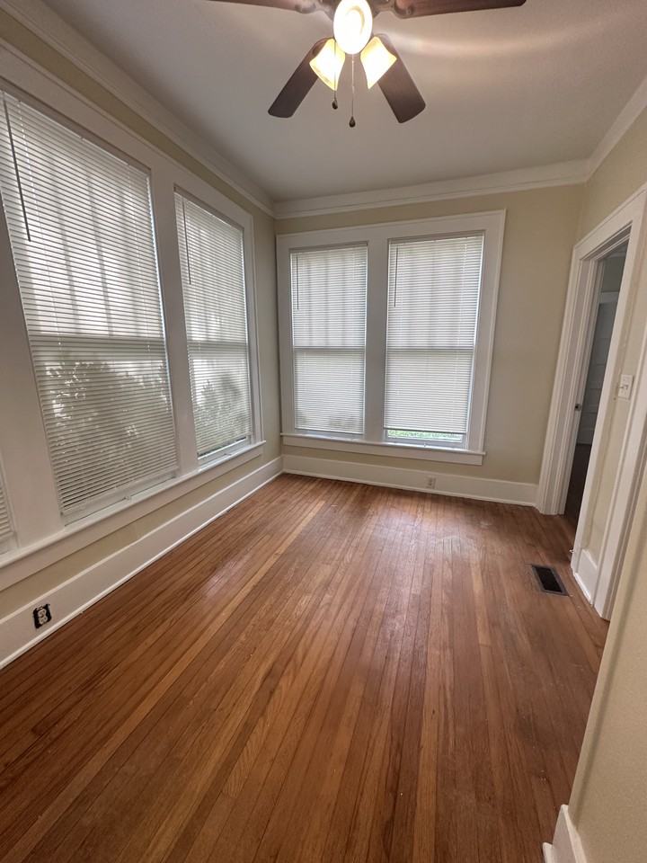 441 E 49th St #1 - Photo 4 of 17