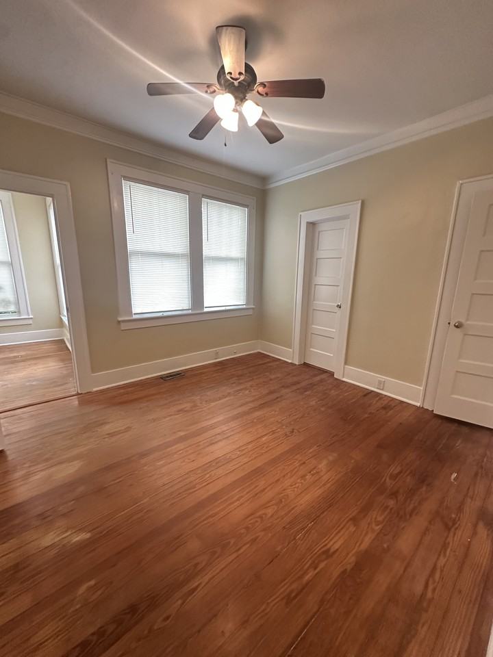 441 E 49th St #1 - Photo 5 of 17