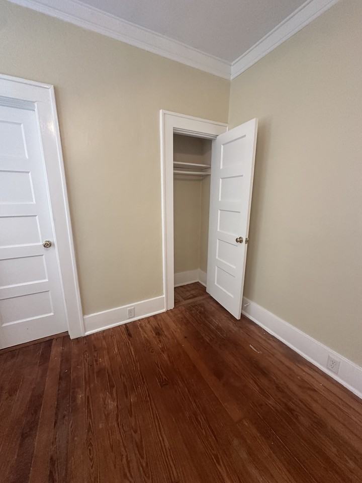 441 E 49th St #1 - Photo 6 of 17