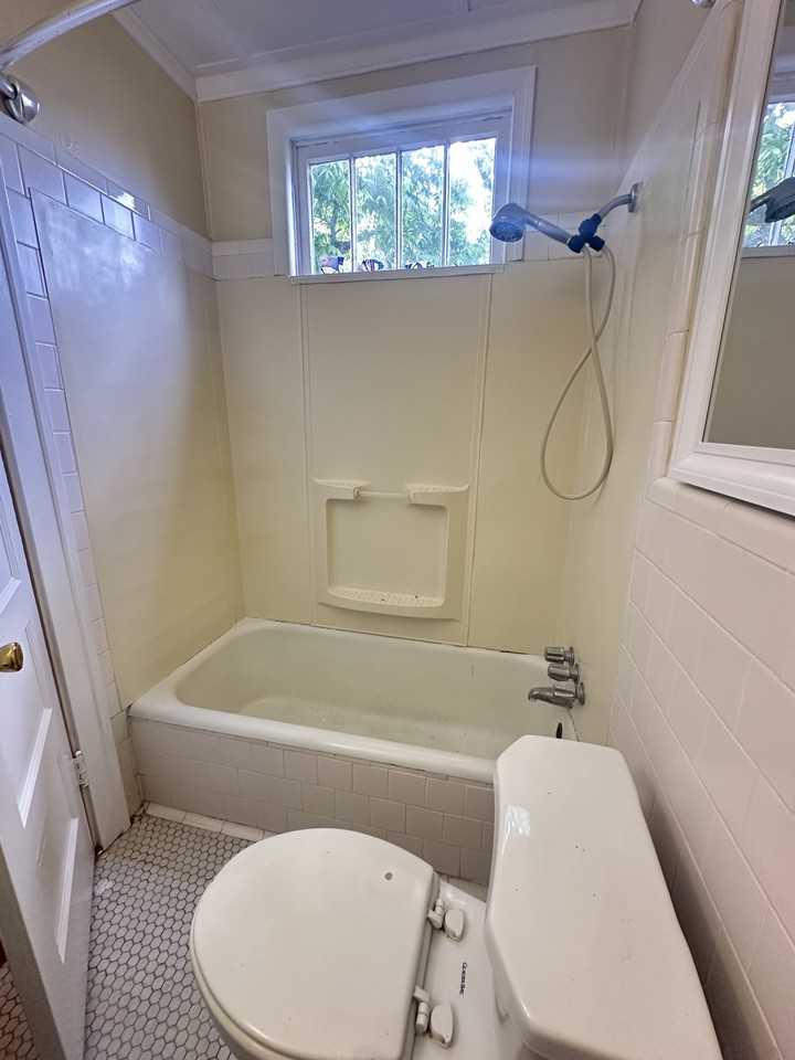 441 E 49th St #1 - Photo 7 of 17