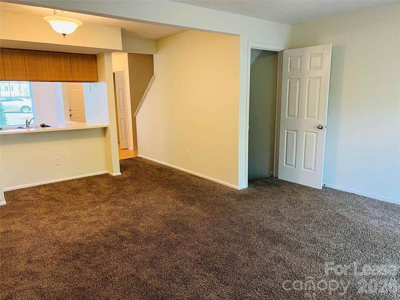 630 Lex Dr - Photo 2 of 12