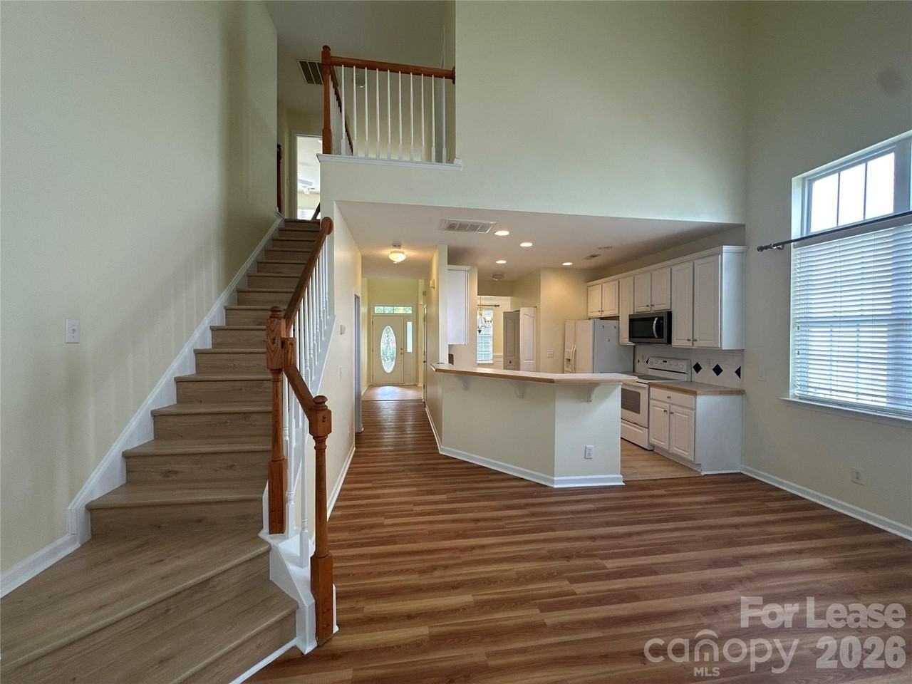 9110 Scarcliff Ln - Photo 2 of 19