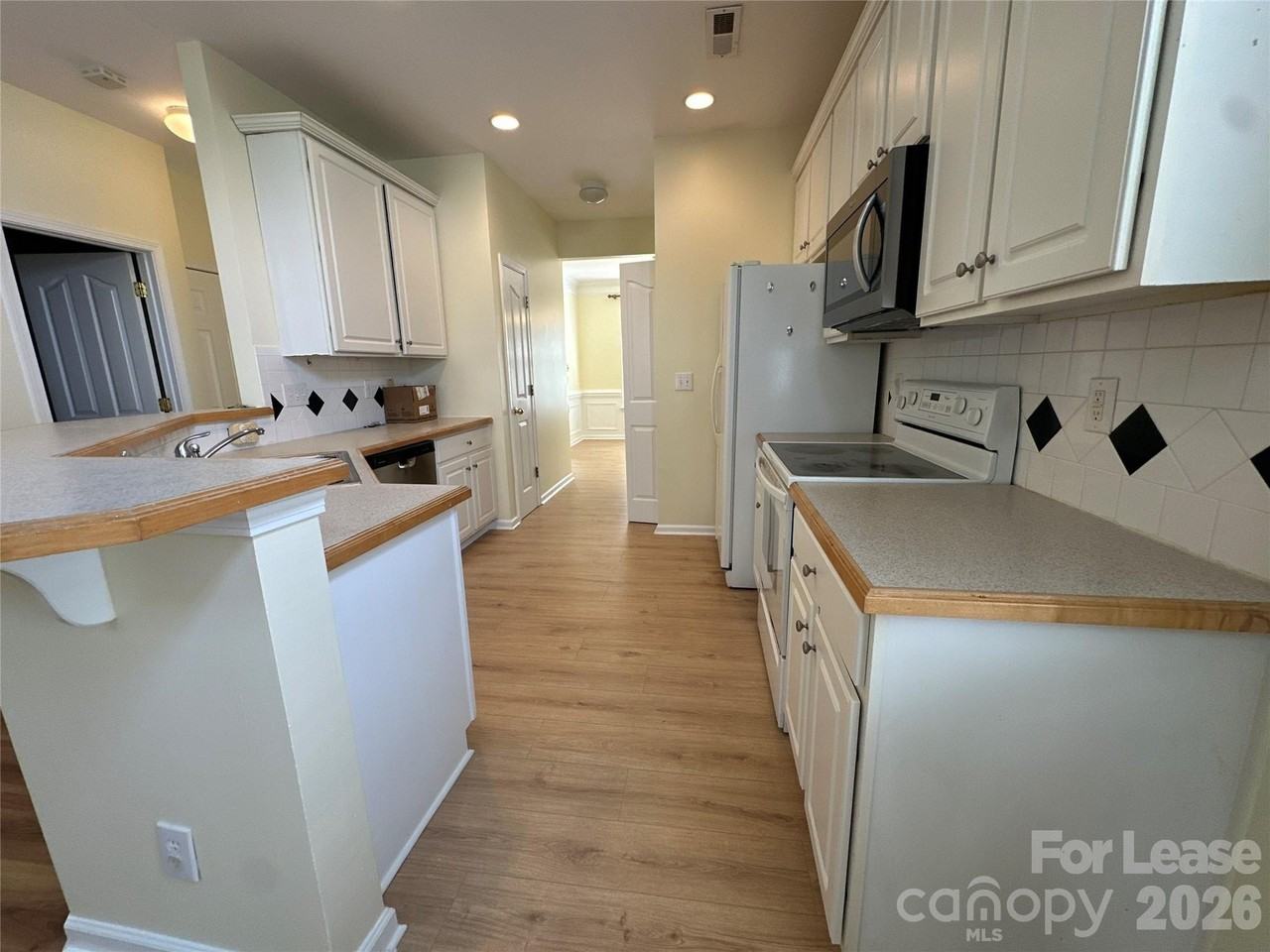 9110 Scarcliff Ln - Photo 6 of 19