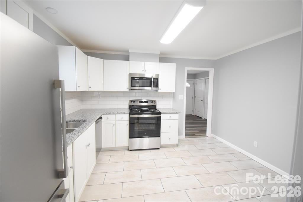 924 Edgegreen Dr - Photo 6 of 33
