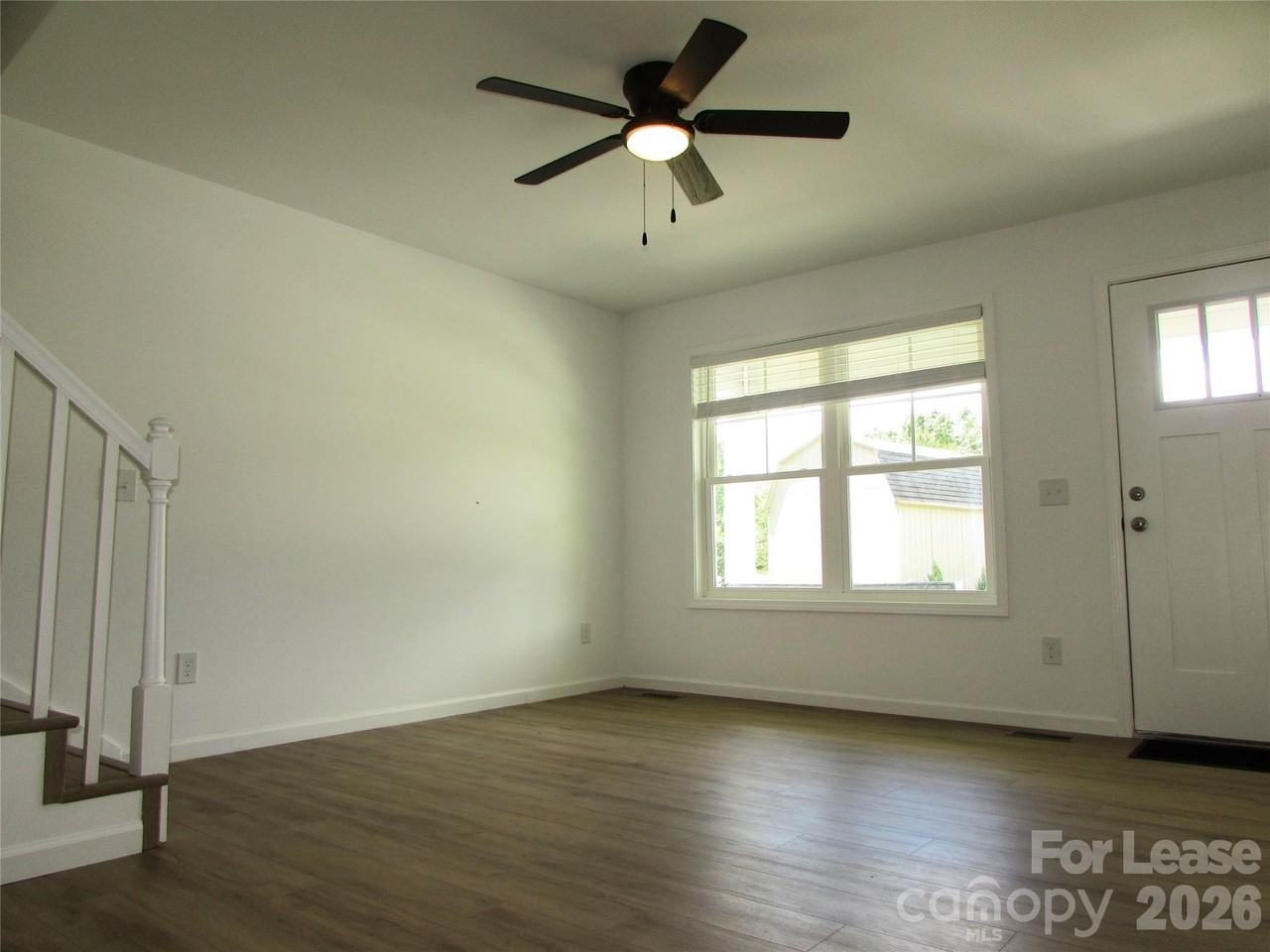 111 Dorchester Ln - Photo 2 of 13