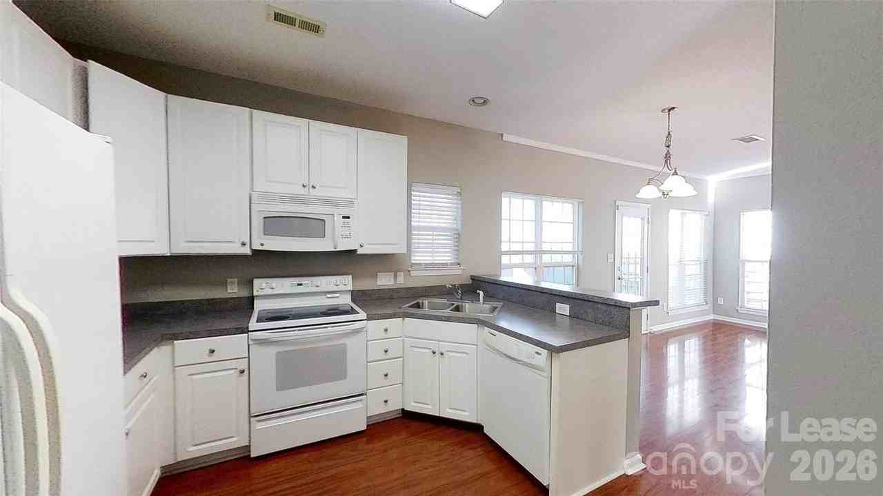 7236 Rock Island Rd - Photo 5 of 11