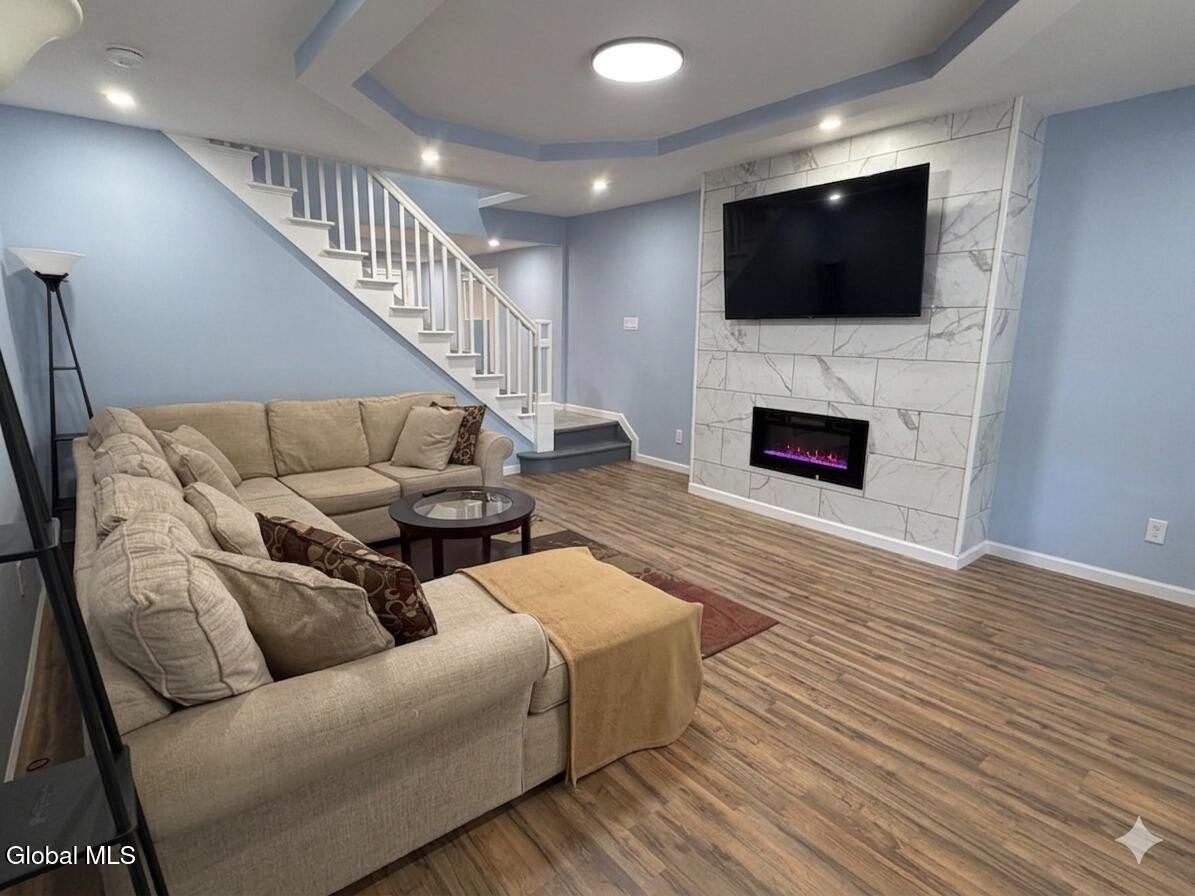 1747 Oneida St - Photo 4 of 31