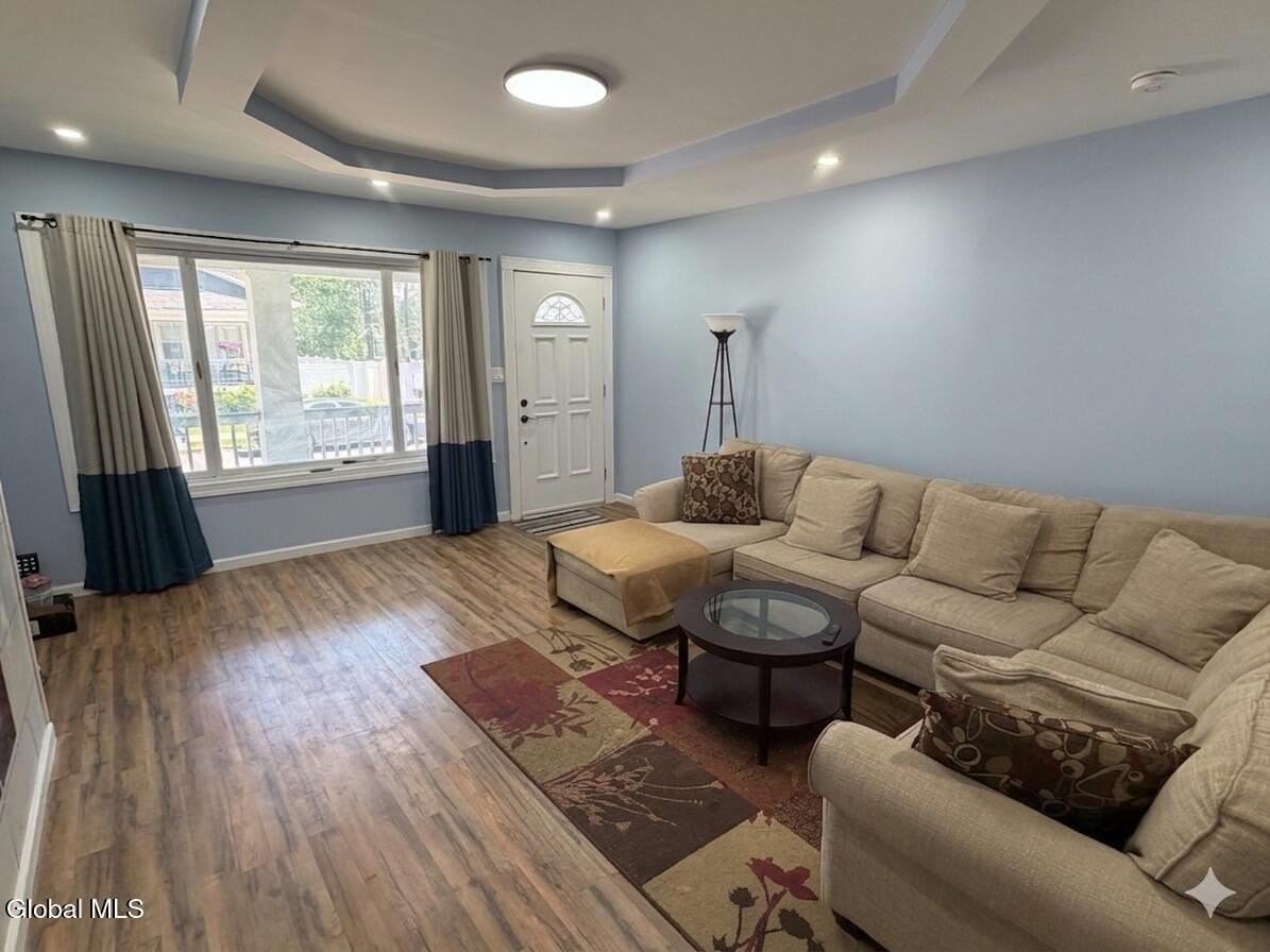 1747 Oneida St - Photo 5 of 31