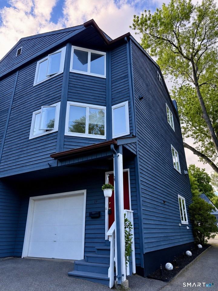 19 Wadhams Ave