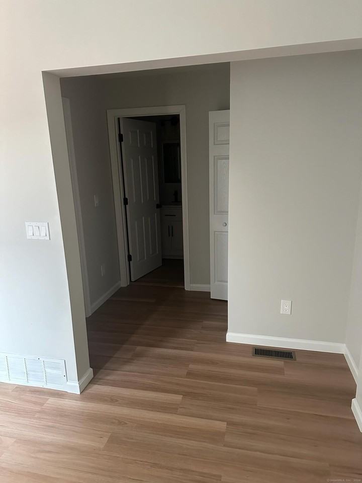 585 Horton Hill Rd - Photo 6 of 8