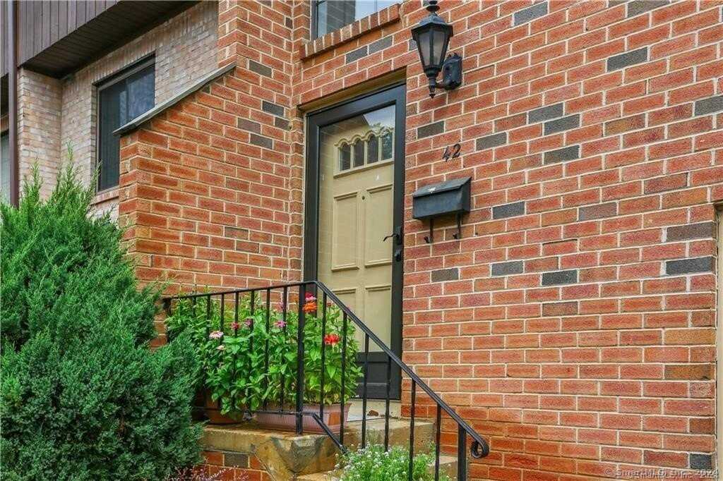 237 Strawberry Hill Ave #42 - Photo 2 of 28