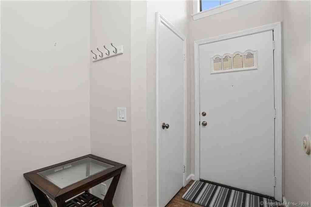 237 Strawberry Hill Ave #42 - Photo 3 of 28