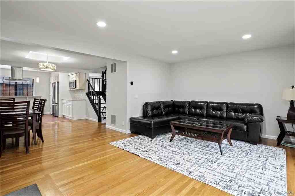 237 Strawberry Hill Ave #42 - Photo 5 of 28
