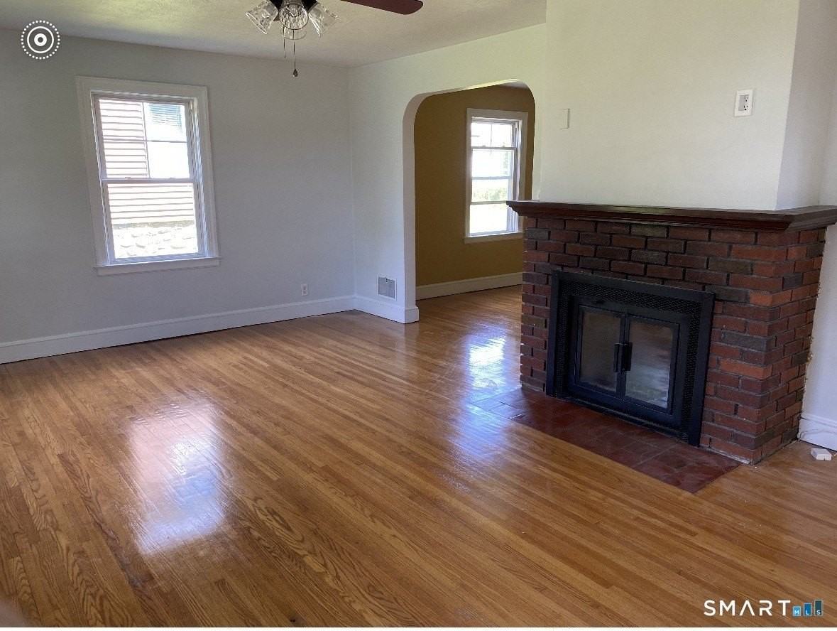 304 Buckingham St - Photo 2 of 11