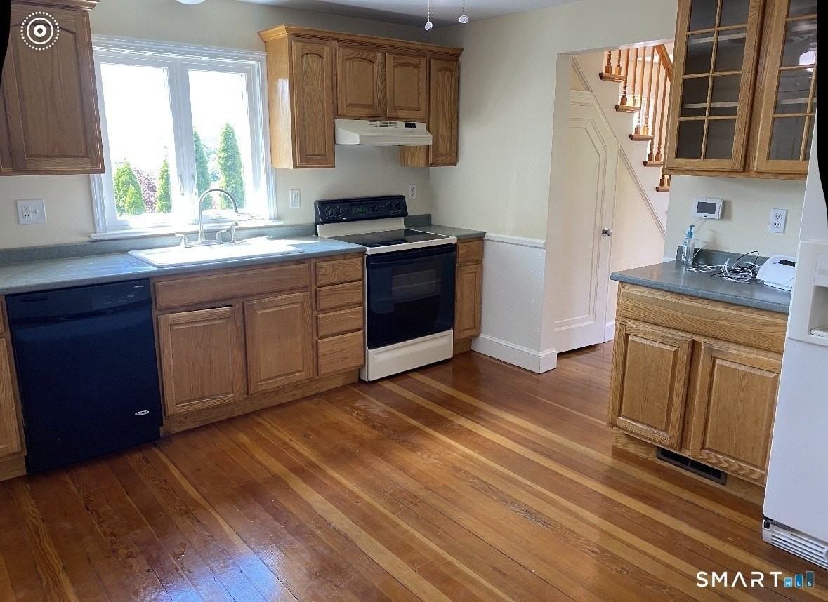 304 Buckingham St - Photo 4 of 11