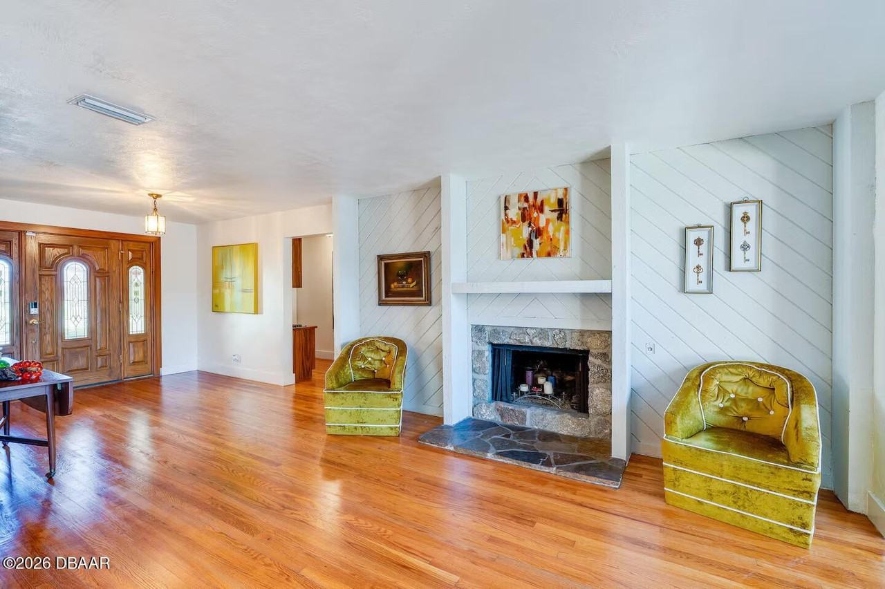 1286 John Anderson Dr - Photo 3 of 50