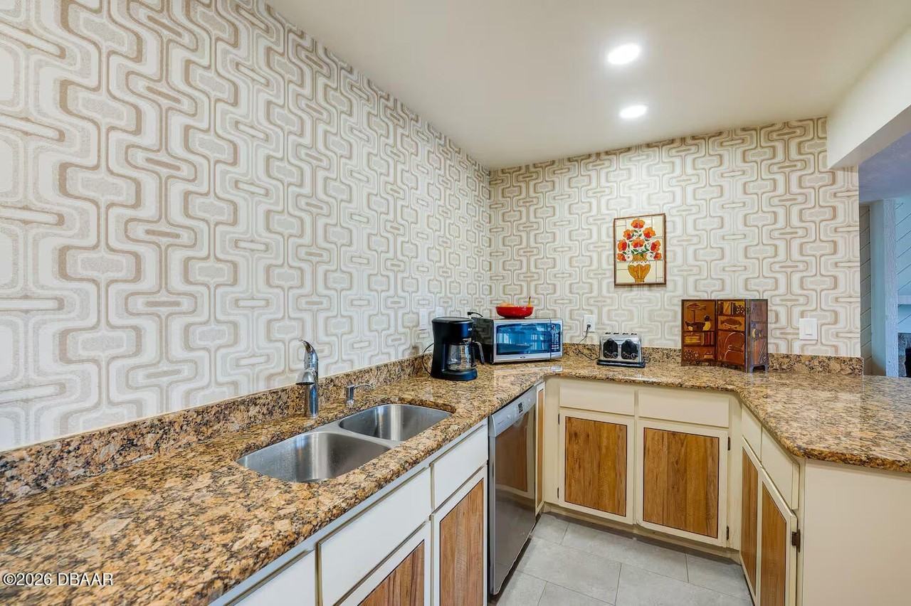 1286 John Anderson Dr - Photo 5 of 50