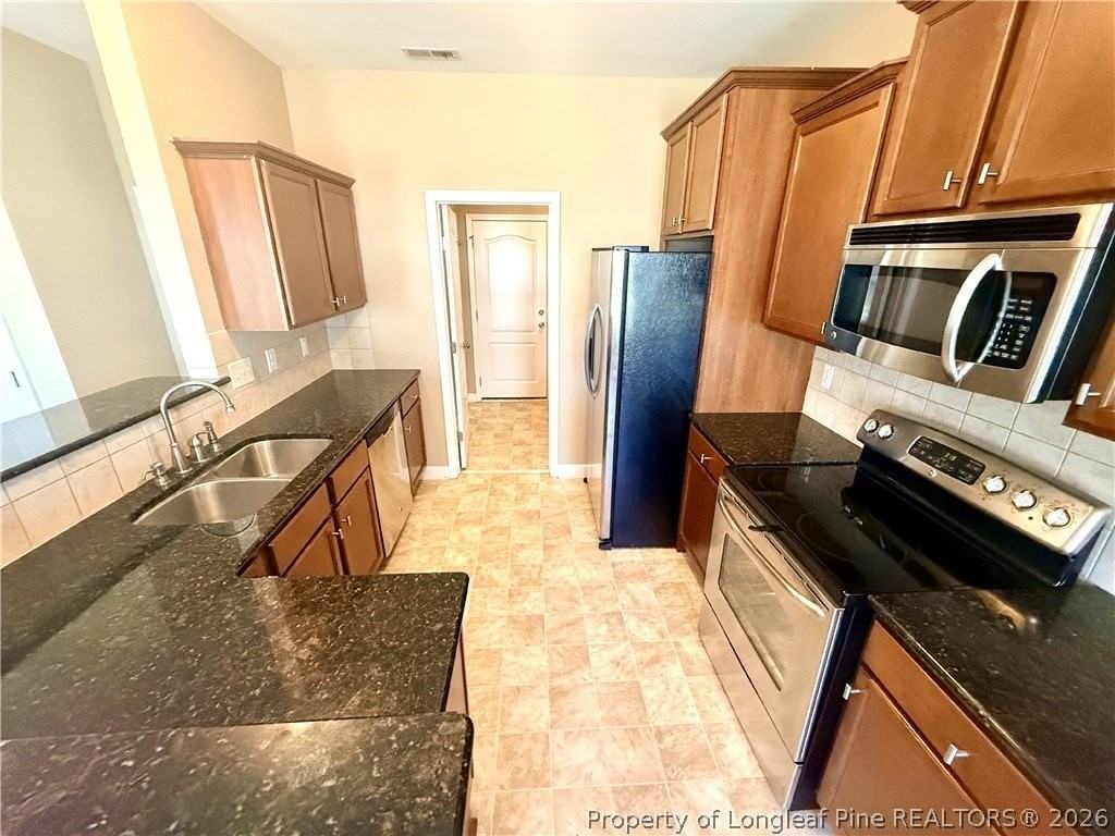1820 Shady Knoll Ln - Photo 7 of 23