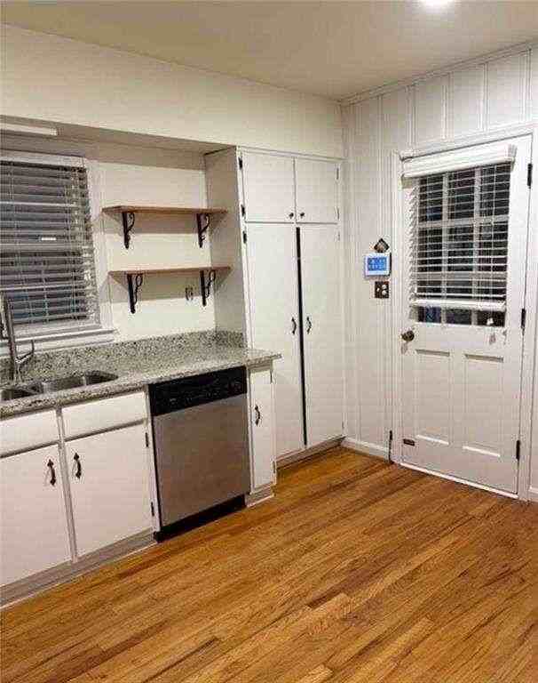 2560 Wood Valley Dr - Photo 5 of 17