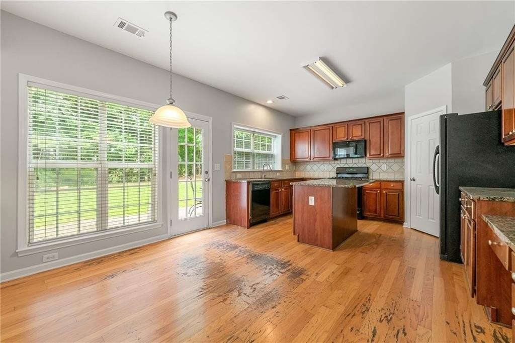 28 Crystal Way - Photo 3 of 22