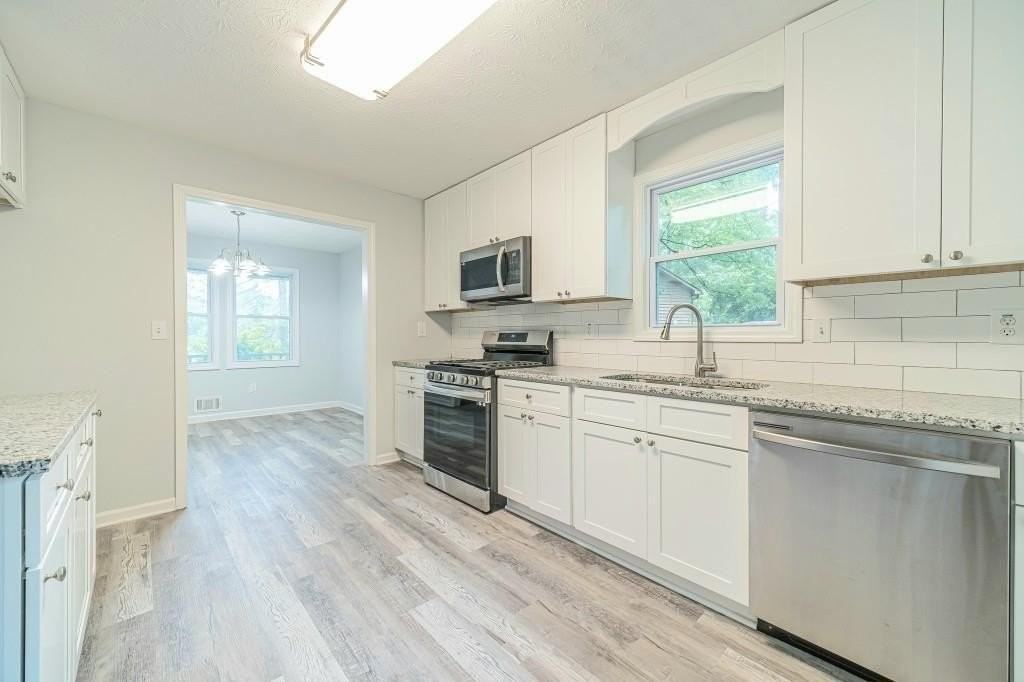 325 Little Rock Ct - Photo 5 of 12