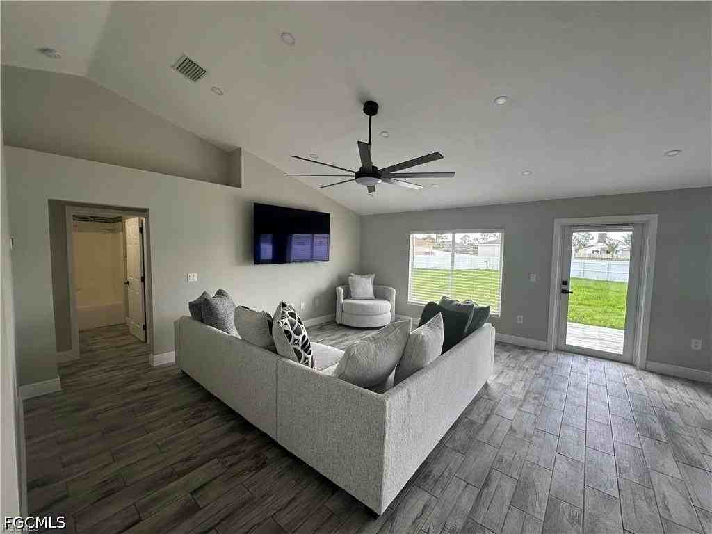 1518 Ne 43rd Ln - Photo 3 of 21