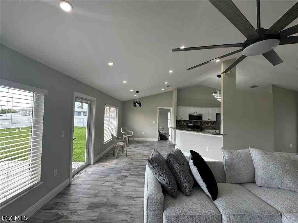 1518 Ne 43rd Ln - Photo 5 of 21