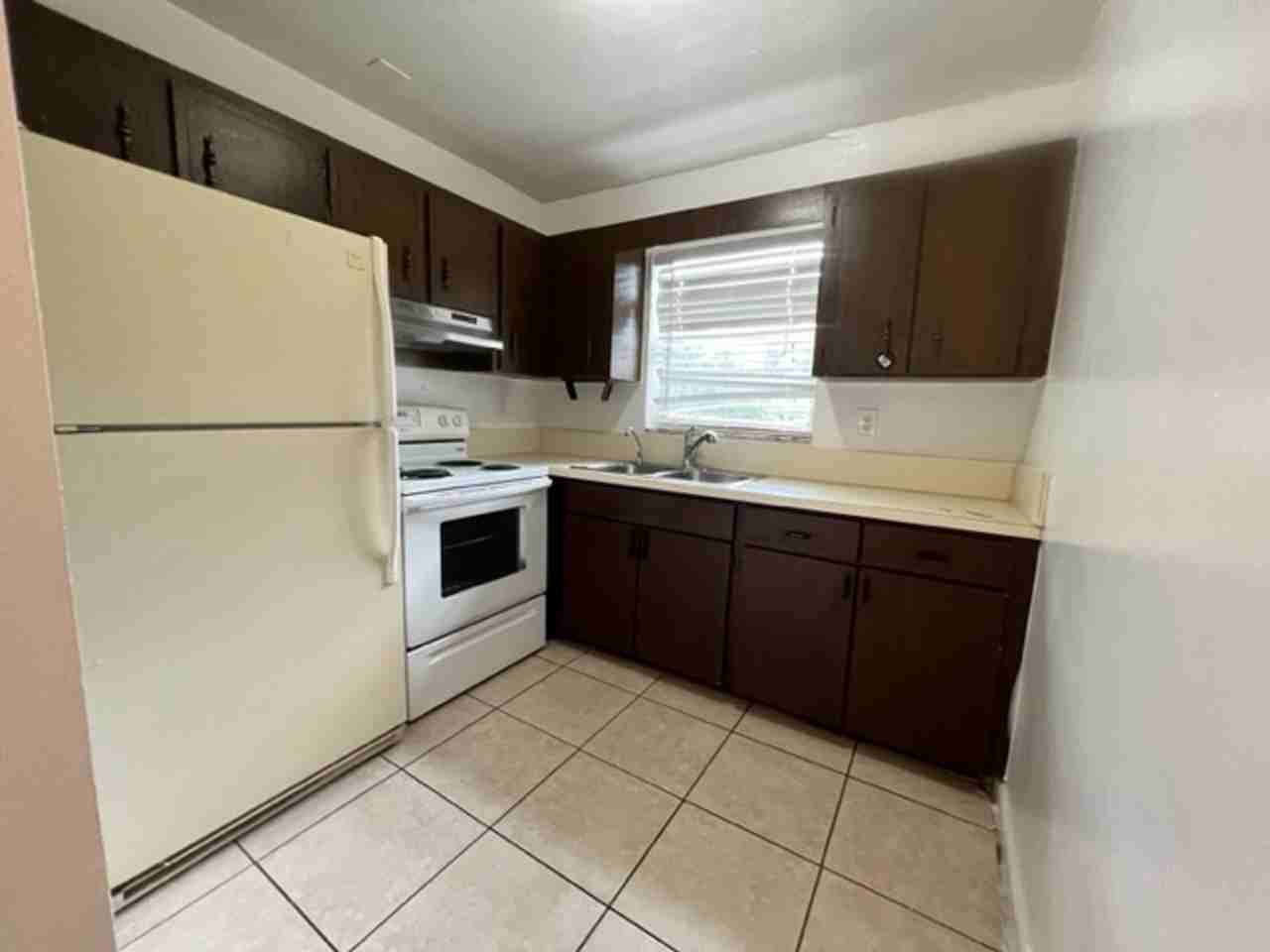 4931 SW 65 Ave - Photo 5 of 8