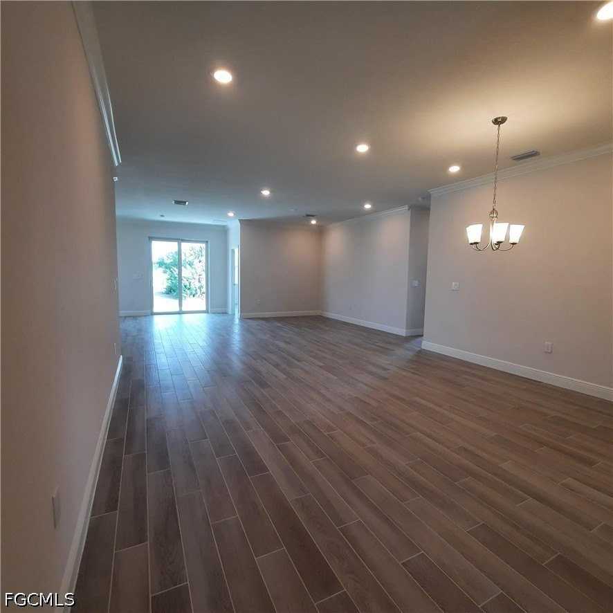 4102 Nw 26th St - Photo 4 of 36