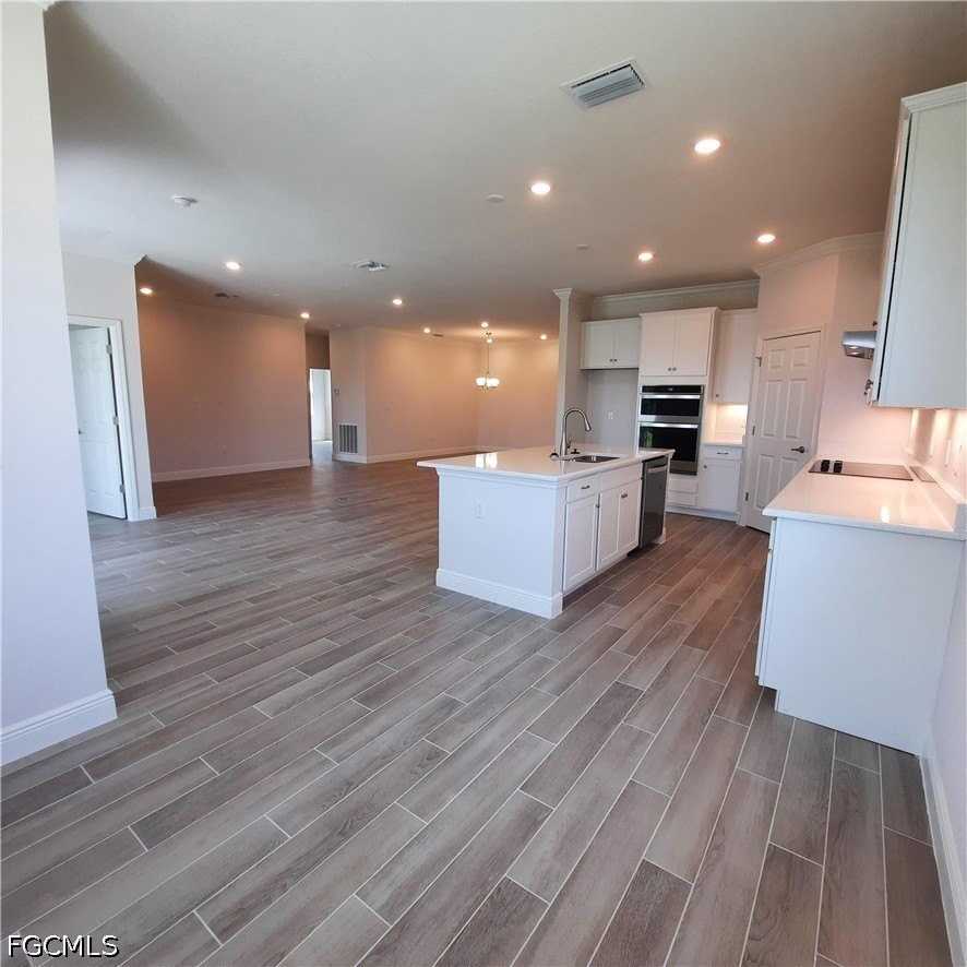 4102 Nw 26th St - Photo 7 of 36
