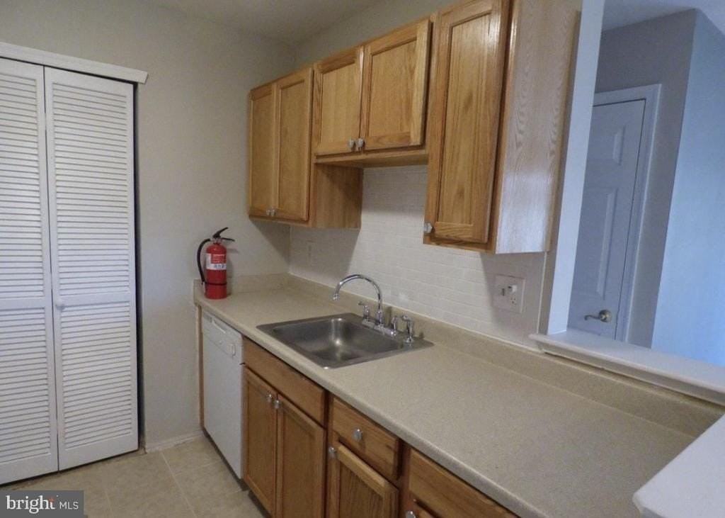808 Britton Pl - Photo 7 of 21