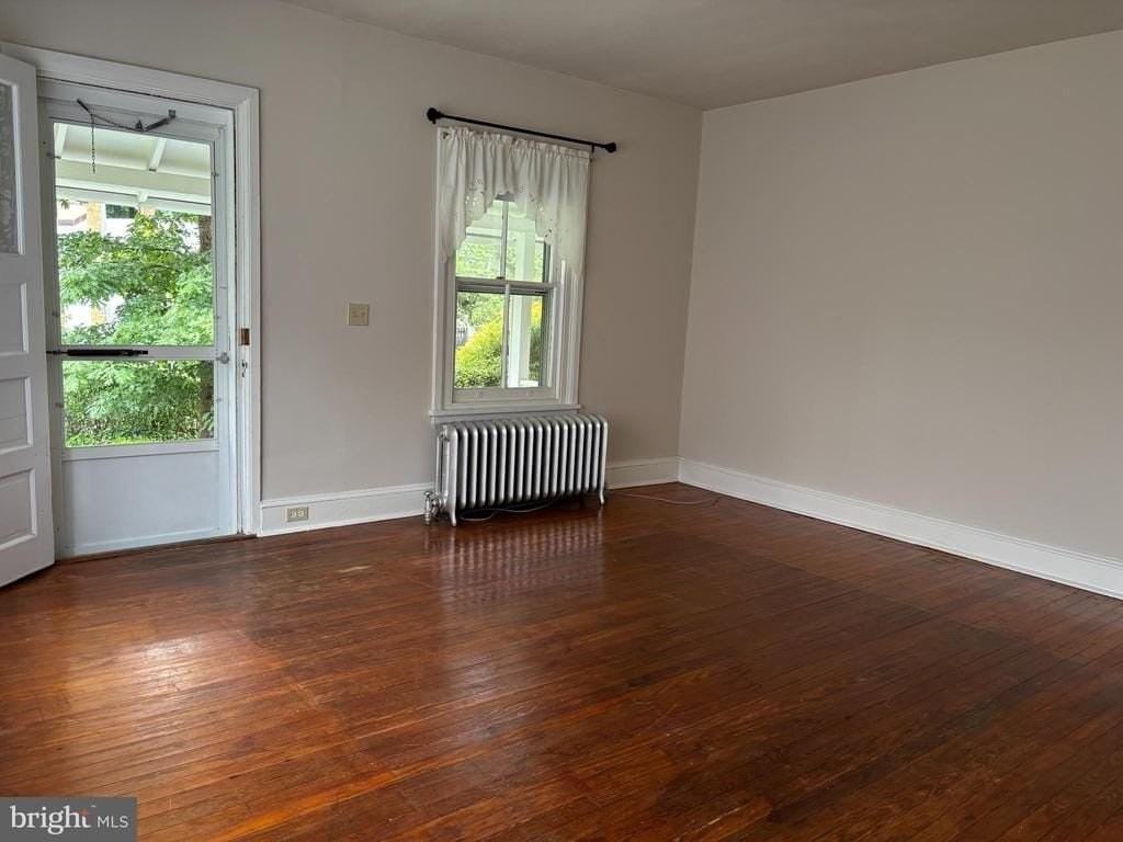 132 Plant Ave - Photo 4 of 16