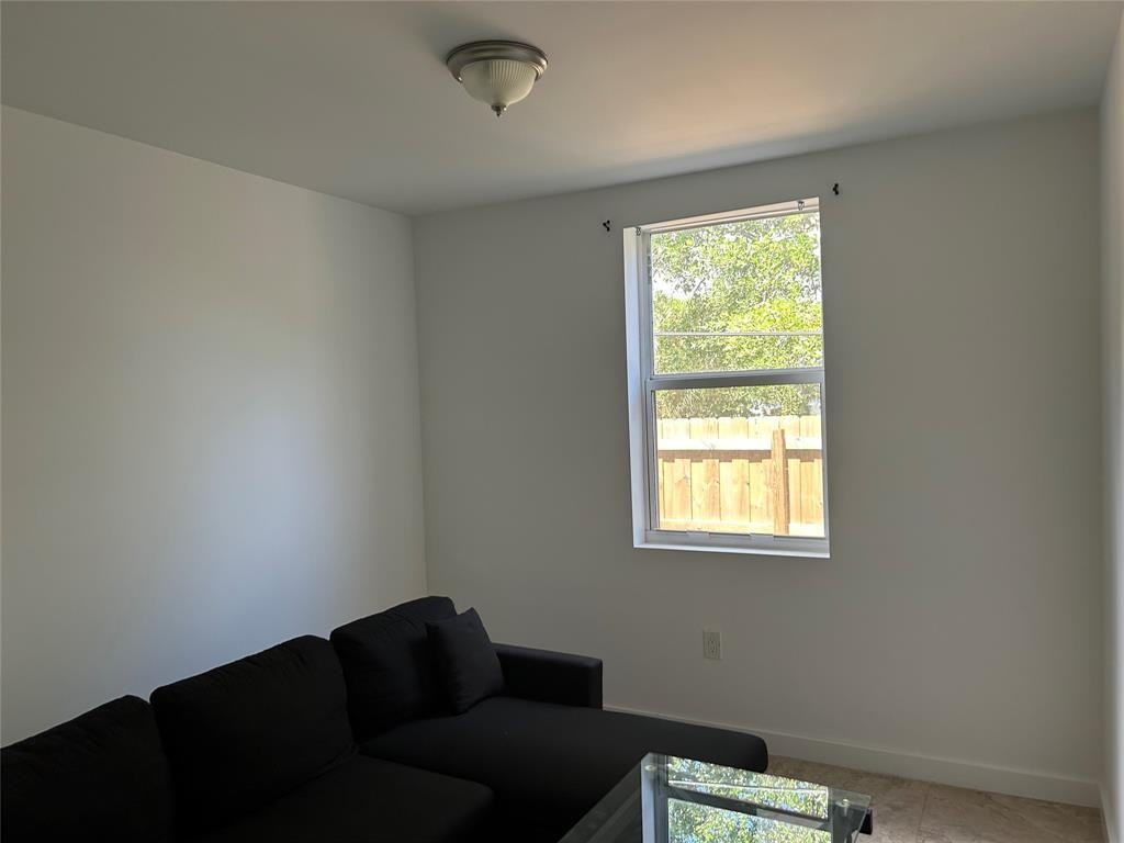 661 Nw 21st Ter #2 - Photo 3 of 9