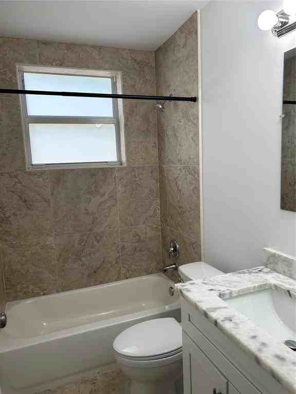 661 Nw 21st Ter #2 - Photo 4 of 9