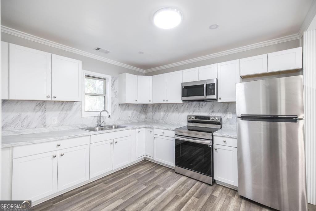 1930 Northbrook Ave - Photo 7 of 10