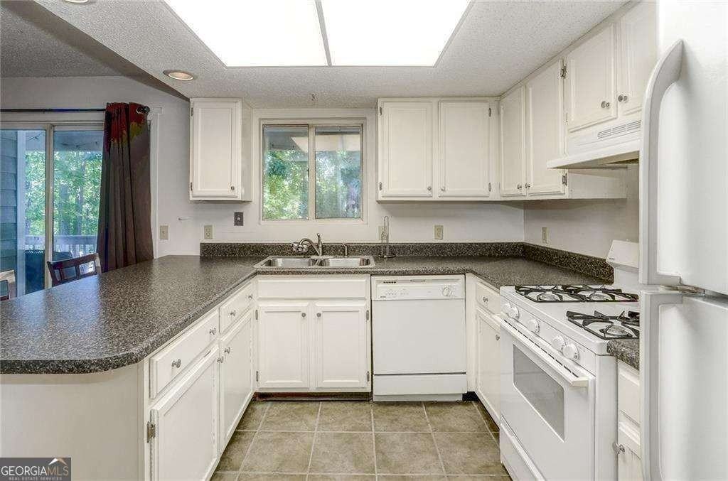 44 Rumson Ct Se - Photo 3 of 34